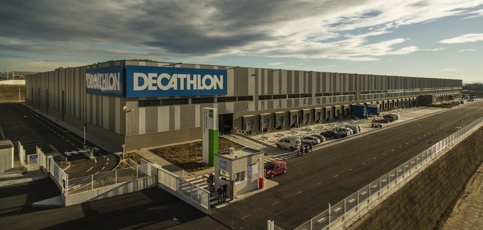 Decathlon completa su apuesta por el negocio digital con su mayor centro log&iacute;stico en Catalu&ntilde;a 